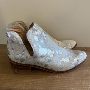Anthropologie Kaanas Animal Print Calf Hair Cutout Ankle Boots Size (37) 7